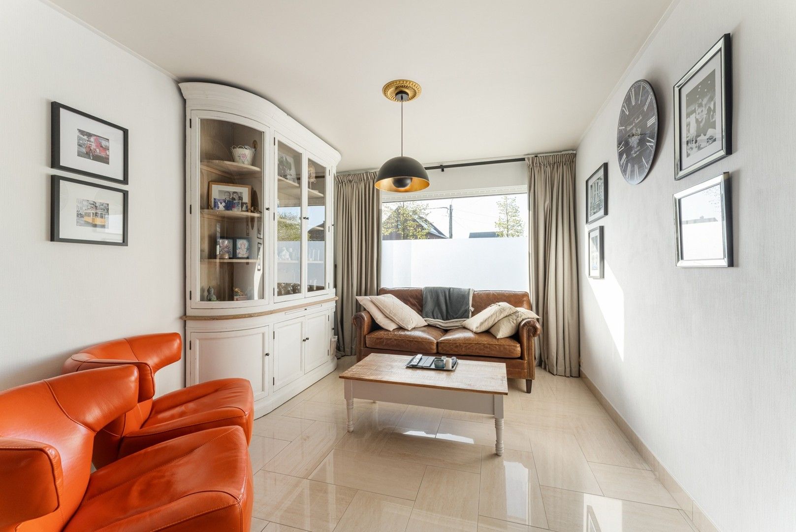 Instapklare woning met 3 slaapkamers, garage en diepe tuin op 449 m² foto 2