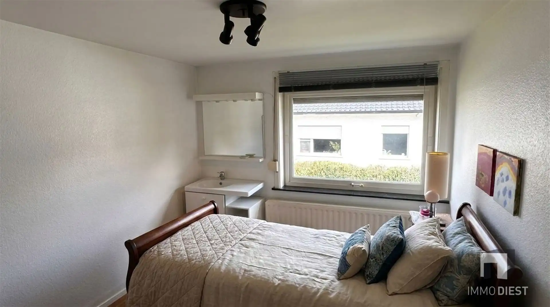 Gezinswoning met 4 slaapkamers en mooie tuin foto 22