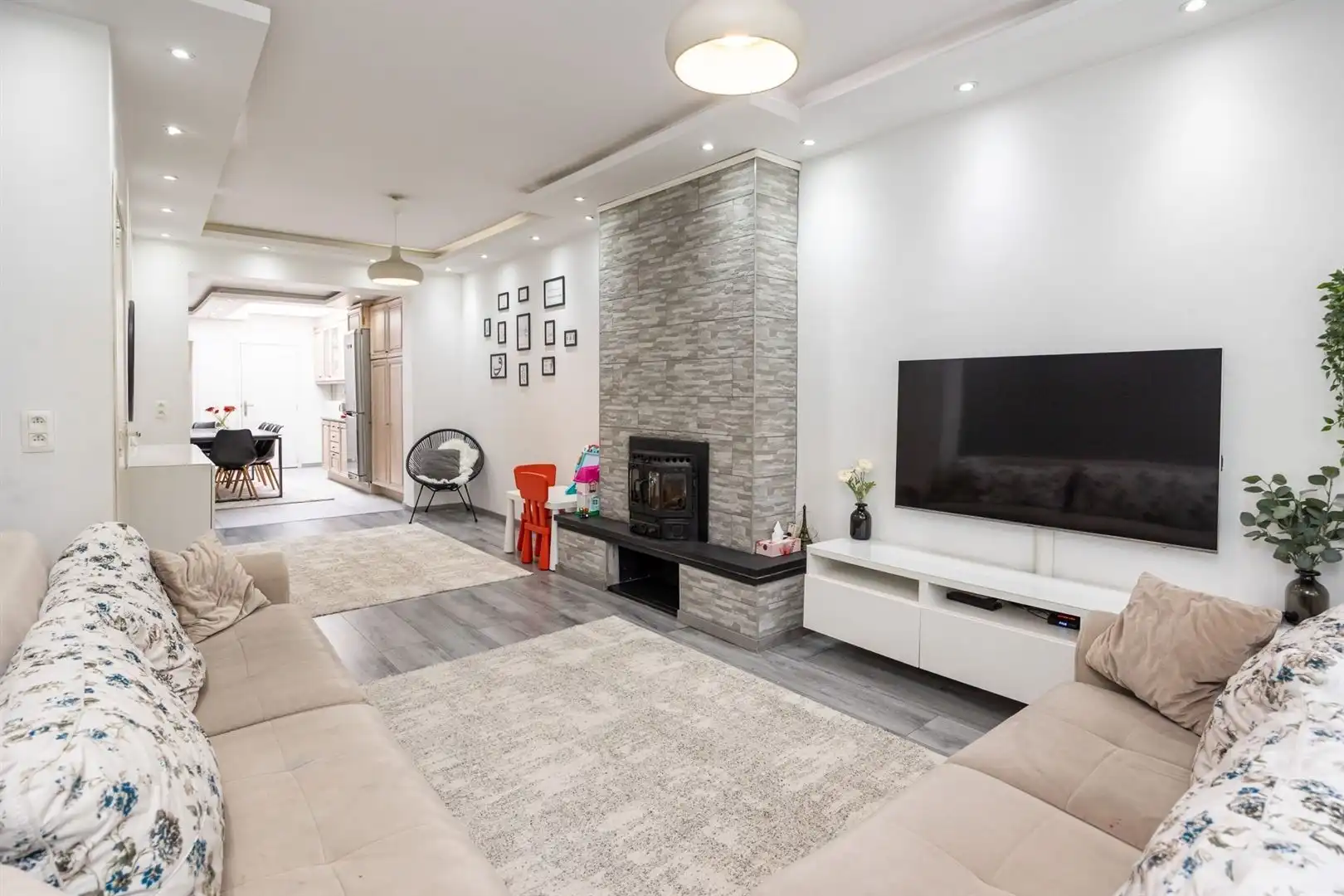 Compact comfort met zonnige tuin in Merksem

 foto 2