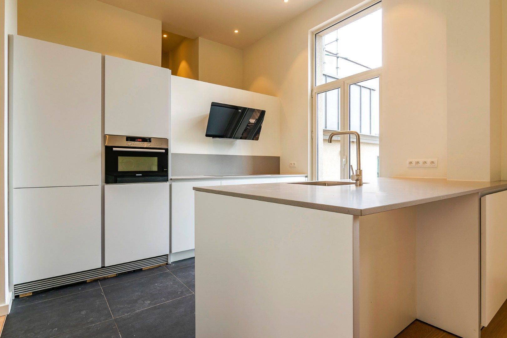 Uniek en luxueus appartement in prachtig gebouw op Zurenborg foto 10