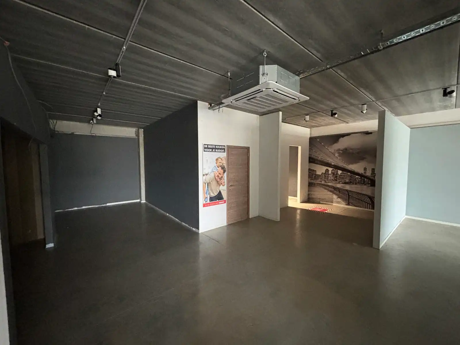 Baanwinkel te huur (460 m²) op zichtlocatie Geel foto 6