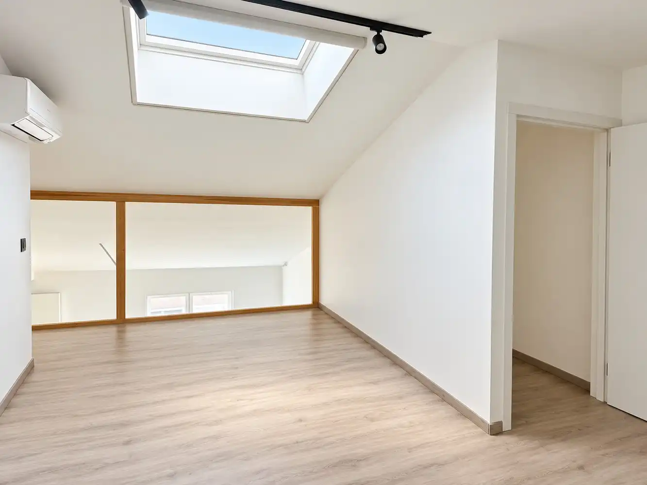 Ruim triplexappartement met vier slaapkamers, ruim terras en twee autostaanplaatsen foto 14