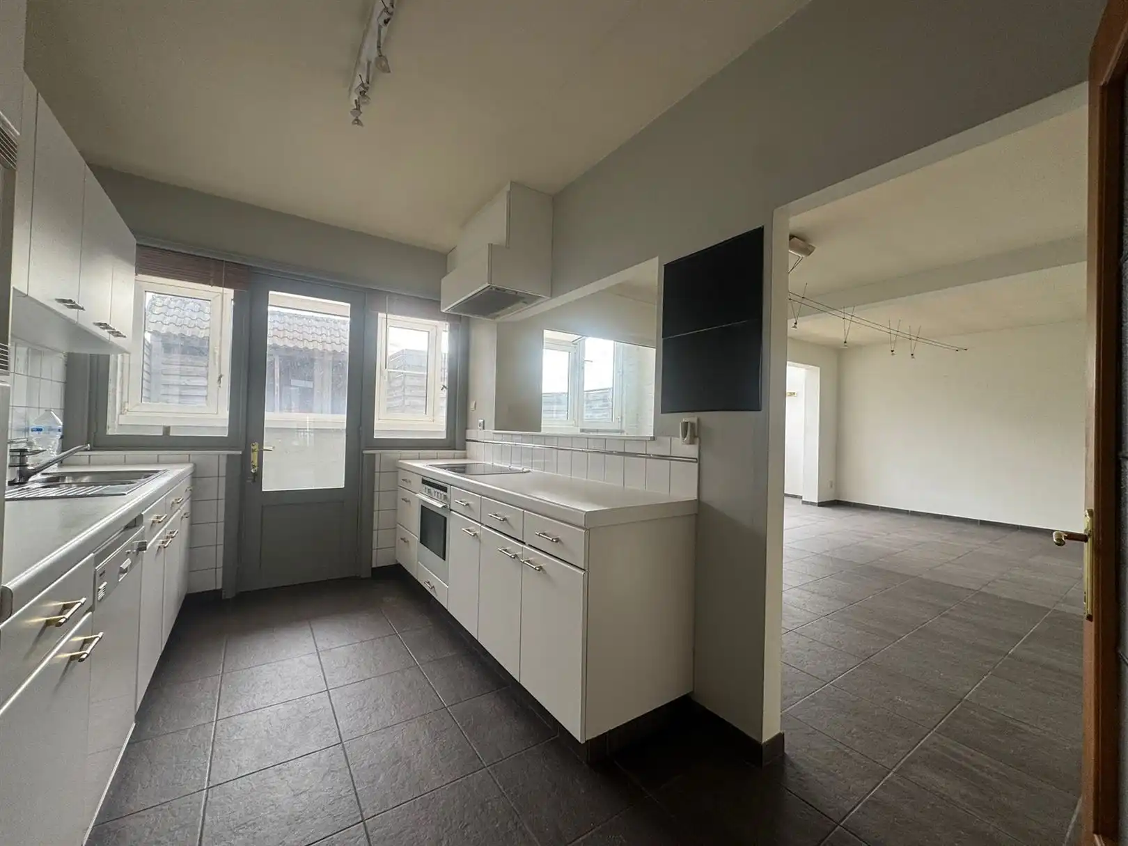 Verrassend ruime duplex aan stadsrand Sint-Niklaas foto 8