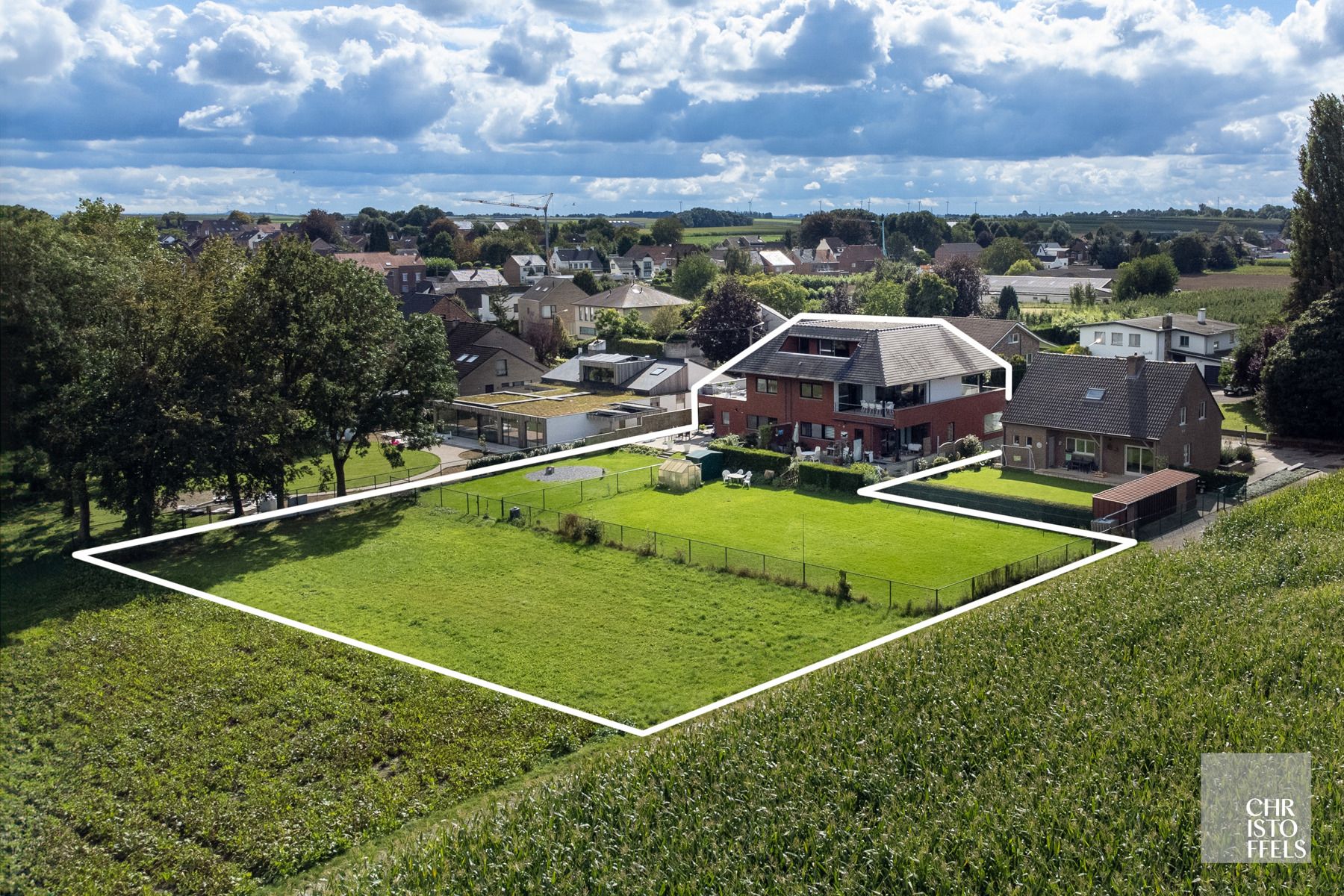 Opbrengsteigendom met vrij zicht aan de Nederlandse grens! foto 1