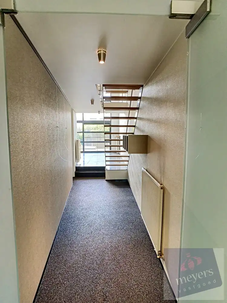 Ruime bel-etagewoning met 3 slaapkamers, tuin en garage in Hasselt foto 2