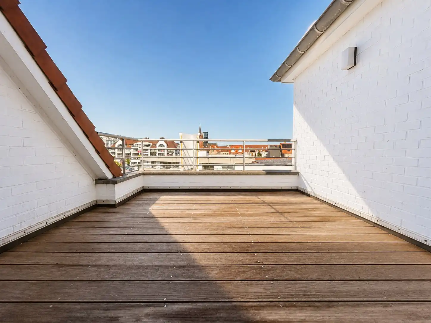 Op te frissen appartement met mooie terrassen te Heist foto 5