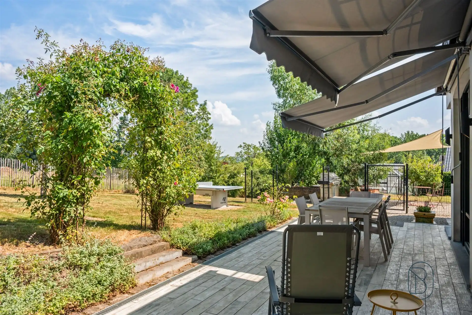 Ruime karakterwoning met 4 slk, grote tuin en charme. foto 3