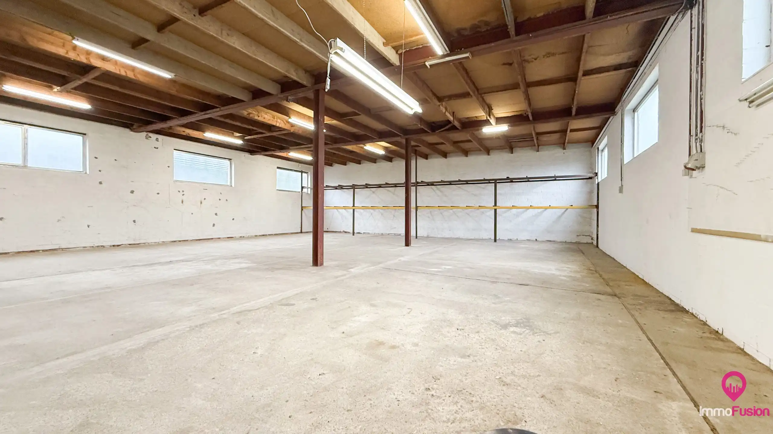 Magazijn met 4 aparte ruimtes en uitstekende bereikbaarheid! foto 11