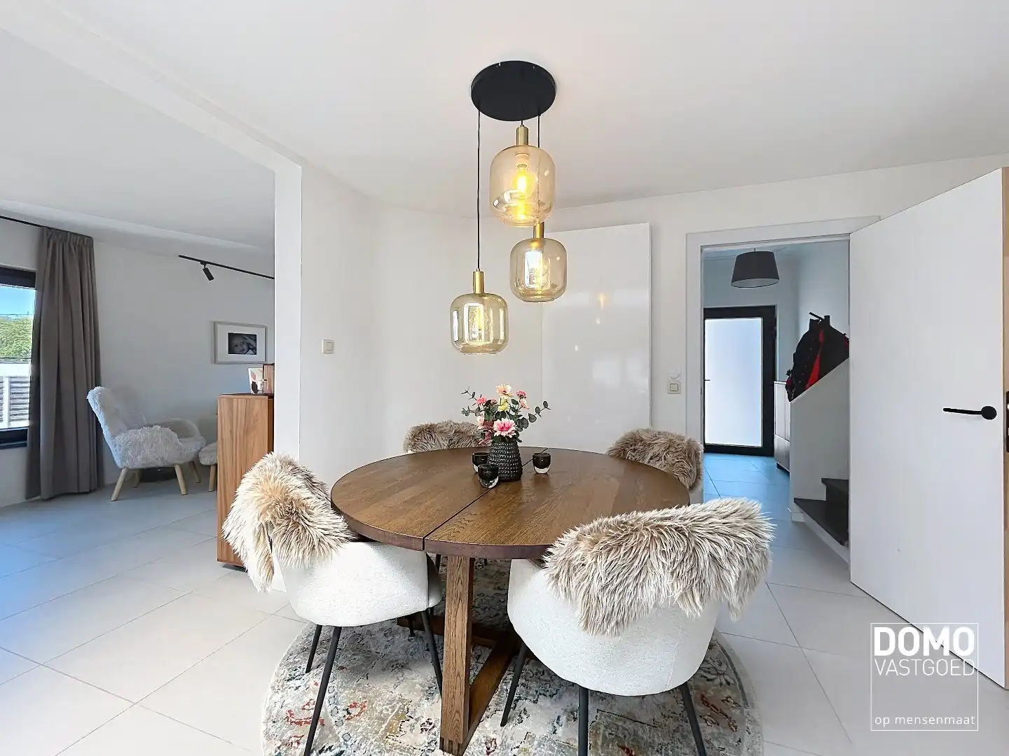 GERENOVEERDE WONING MET 3 SLAAPKAMERS, VOLLEDIGE KELDER EN PRACHTIGE TUIN TE HASSELT foto 5