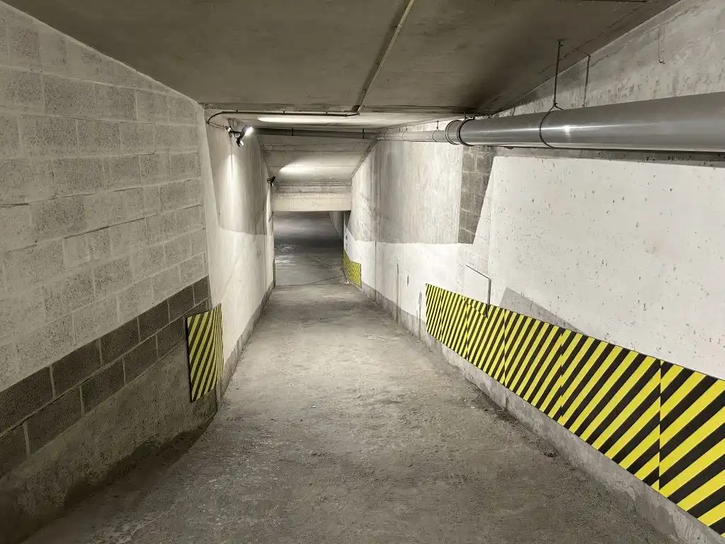 Ruime garage op centrale locatie foto 9