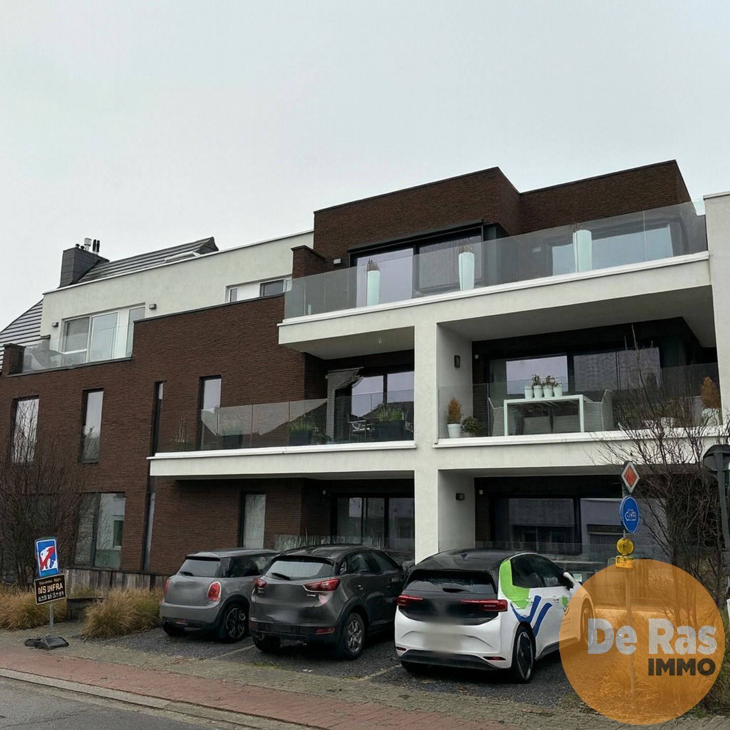 HERZELE - Recent appartement op rustige locatie foto {{pictureIndex}}