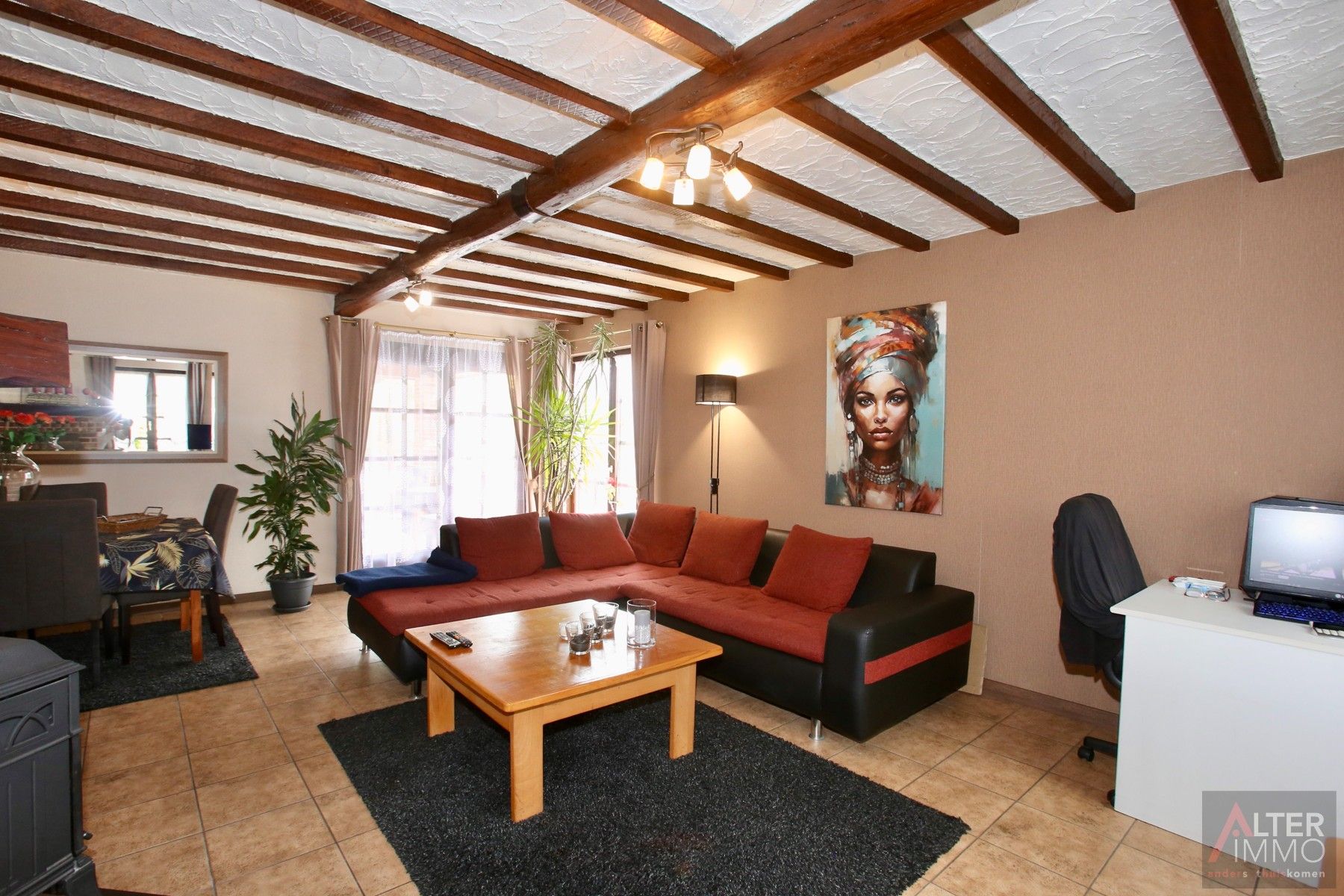 Instapklare woning met 4/5 slaapkamers op ca. 8 are! foto 3
