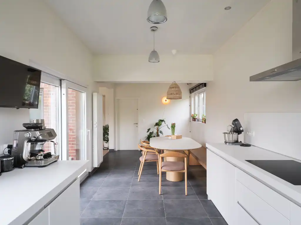 Sint-Denijs-Westrem - Vrijstaande woning met aangename tuin en achtergelegen ‘poolhouse’ in een rustig gelegen wijk. foto 8