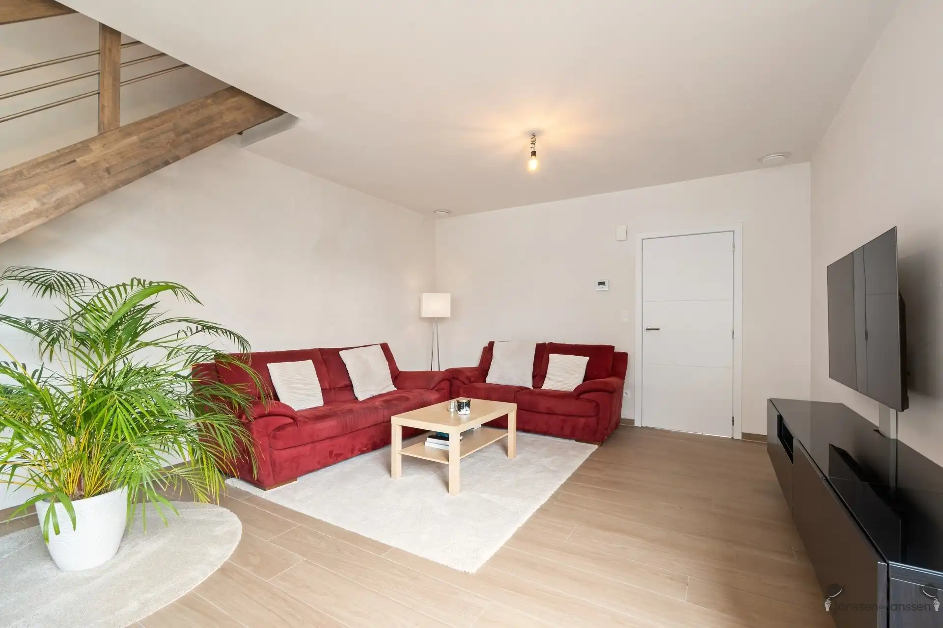 Woning met 3 slaapkamers op rustige locatie foto 4