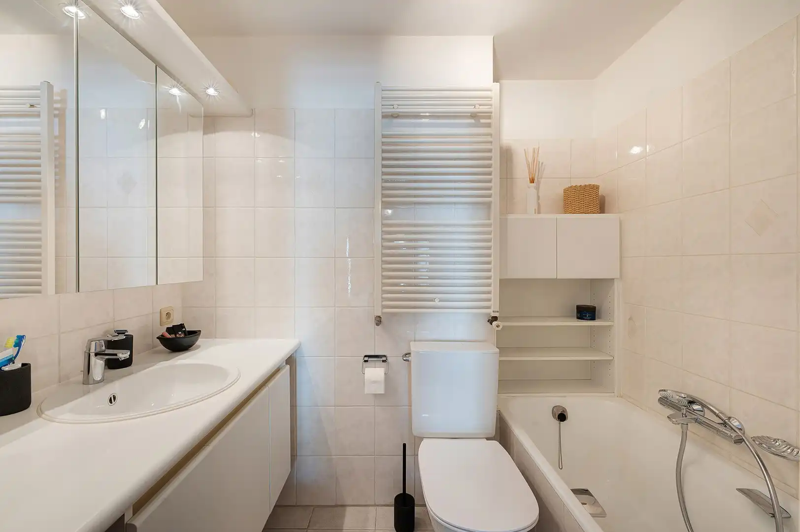 Ruim 2-slaapkamerappartement met twee terrassen nabij de zee. foto 19
