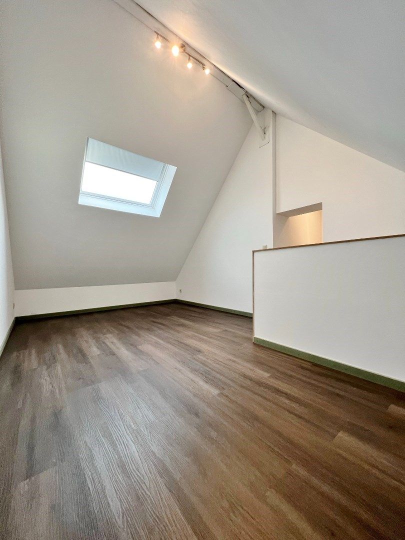 Recent gerenoveerde rijwoning met koer in de dorpskern. PERFECT ALS OPBRENGSTEIGENDOM foto 11