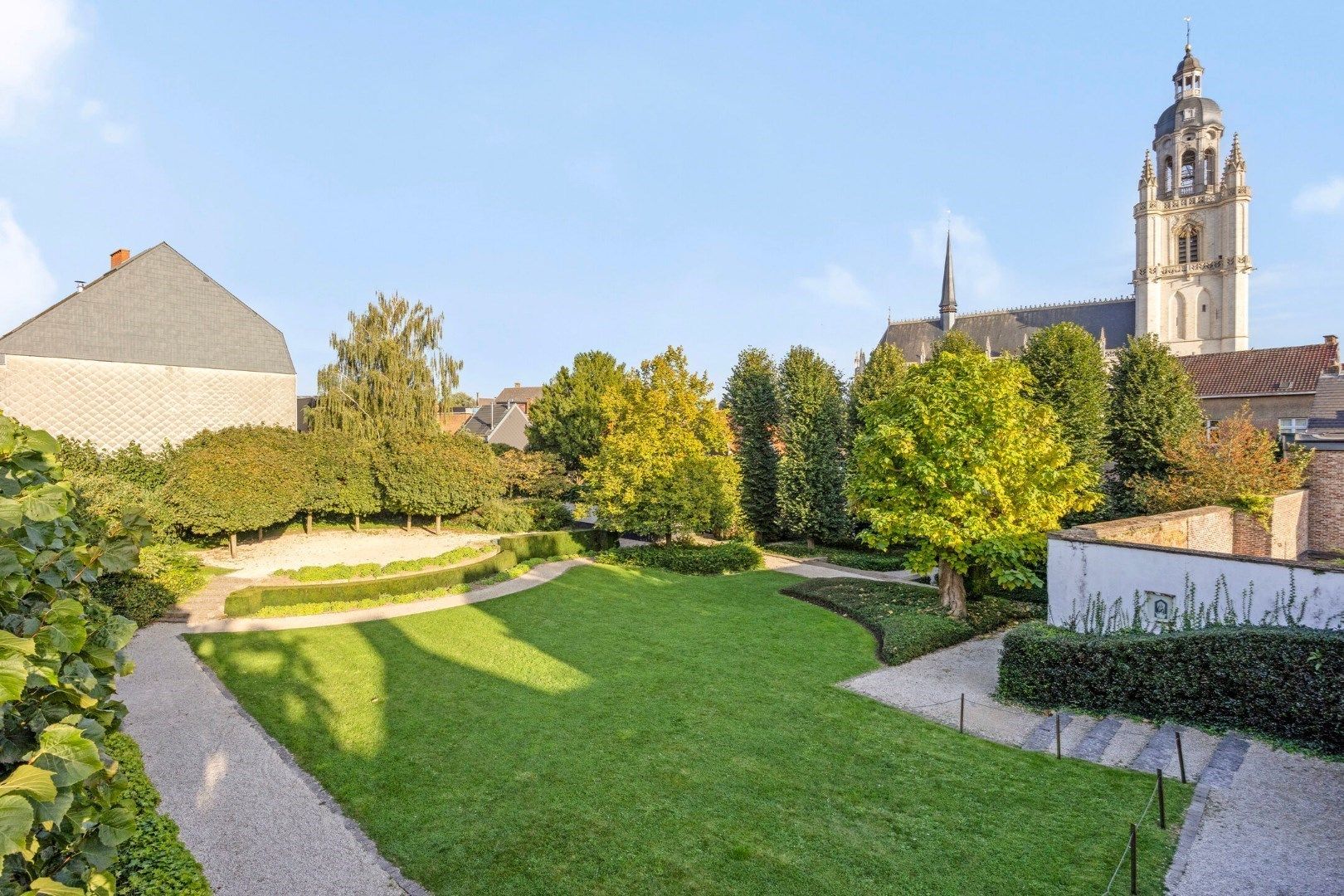 TOPLIGGING: een zeer hoogwaardig afgewerkte stadswoning foto 24