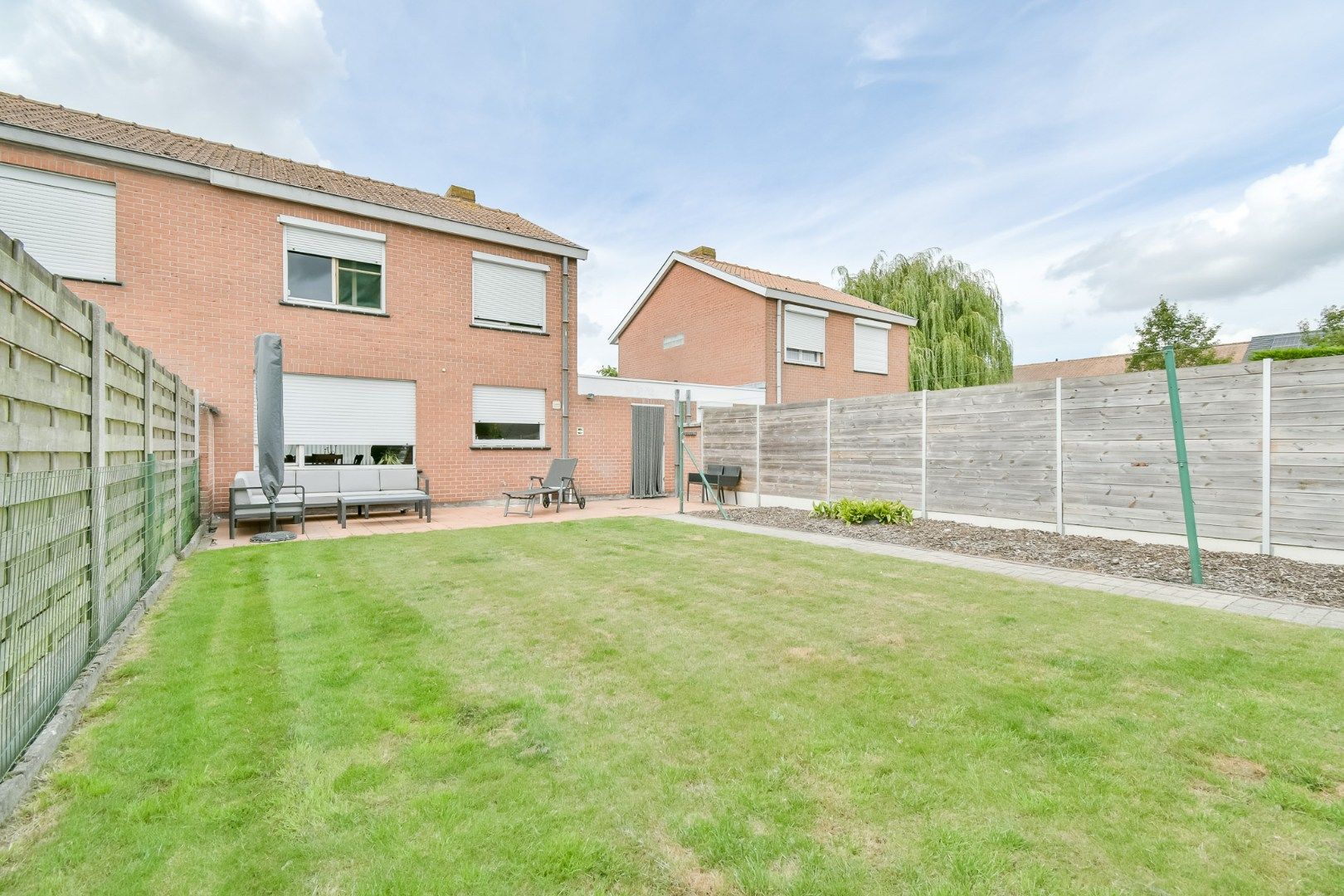 Te renoveren woning in een rustige woonwijk! foto 10