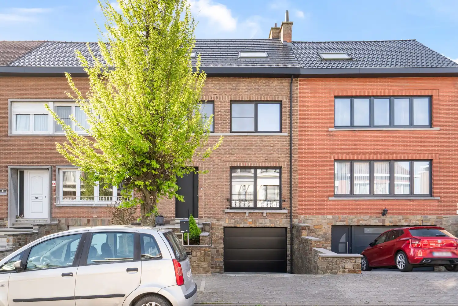 Prachtig gerenoveerde woning met tuin, zonnepanelen en garage in Sint‑Pieters‑Leeuw foto 2