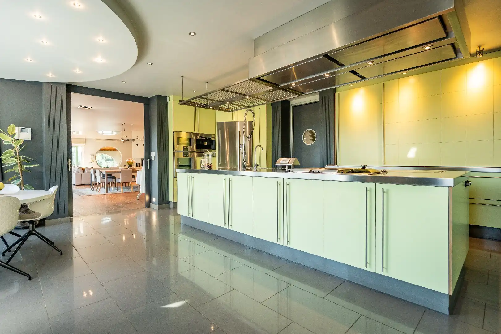 Riante villa met binnenzwembad op een uitzonderlijk domein van 6.426 m² foto 10