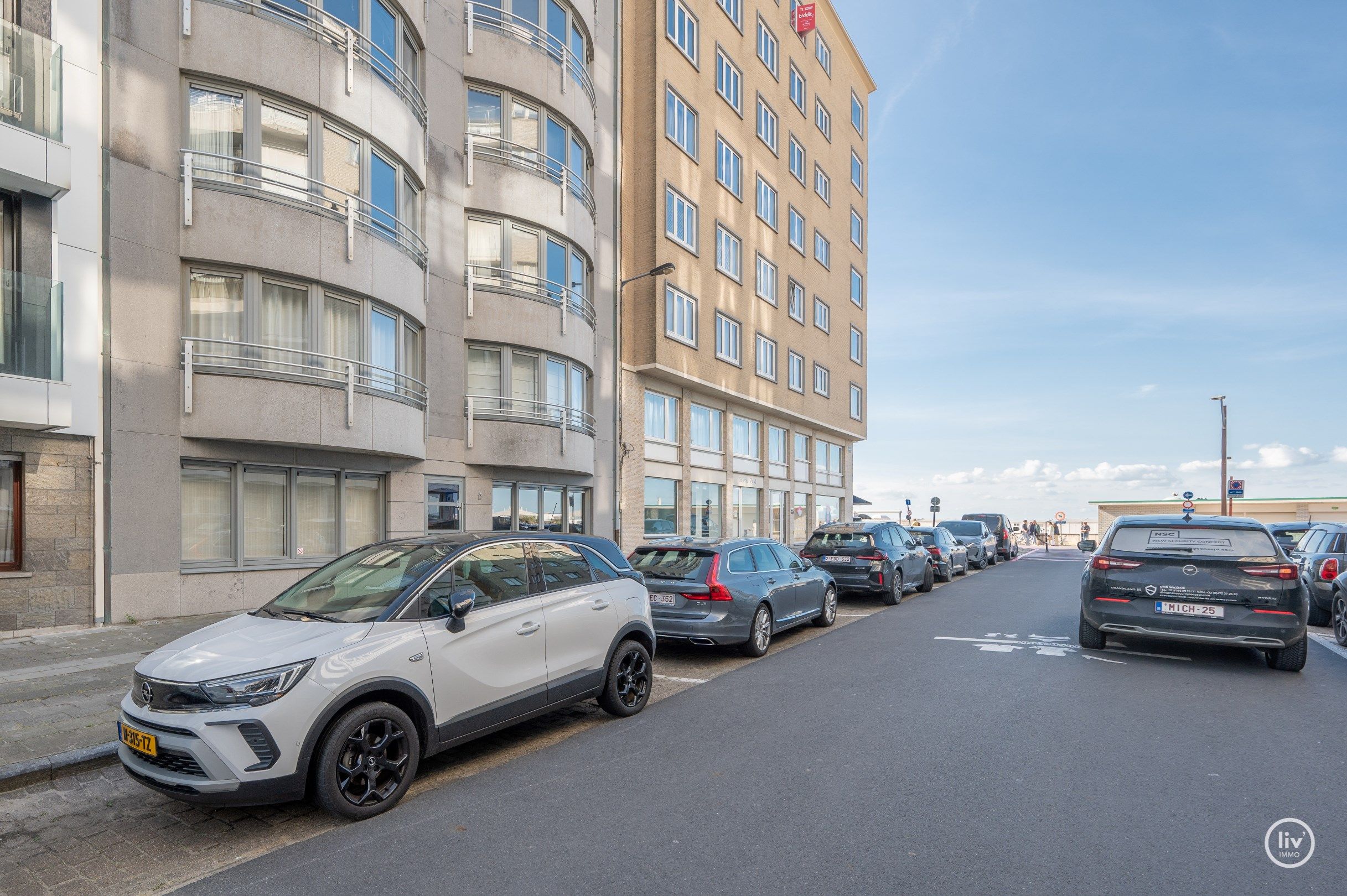  Prachtig gerenoveerd appartement van 175m2 op 30m van de zeedijk te Knokke met zeer ruim terras. foto 33