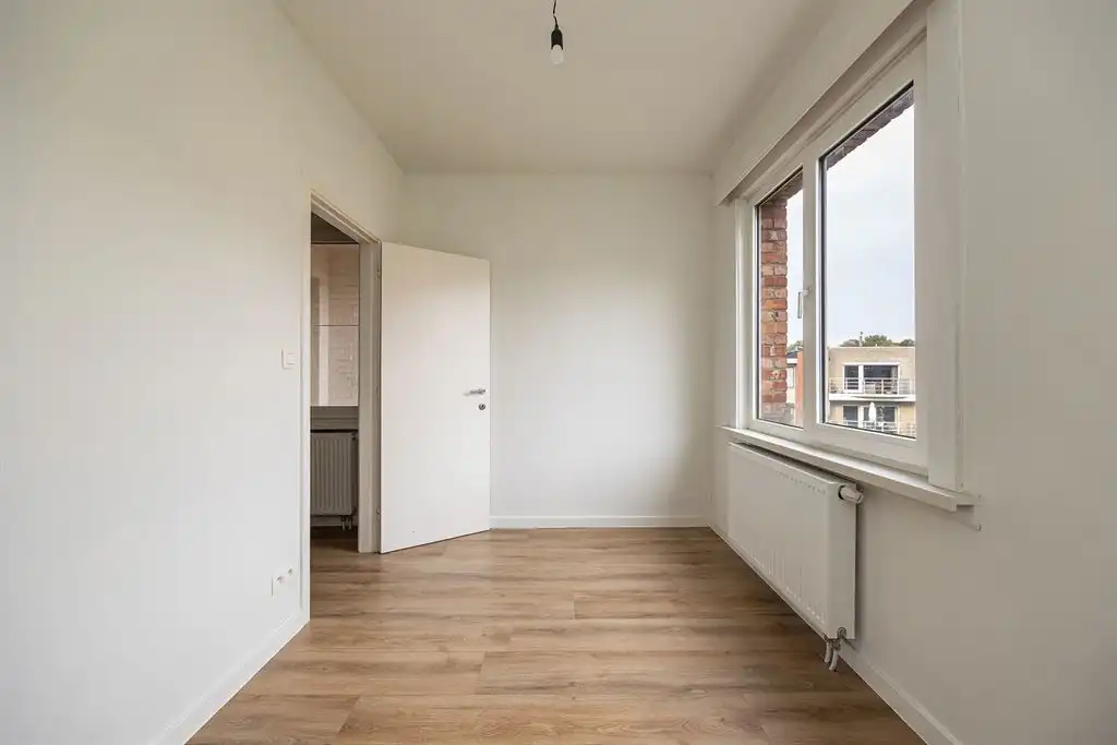 Gerenoveerd appartement met terras foto 11