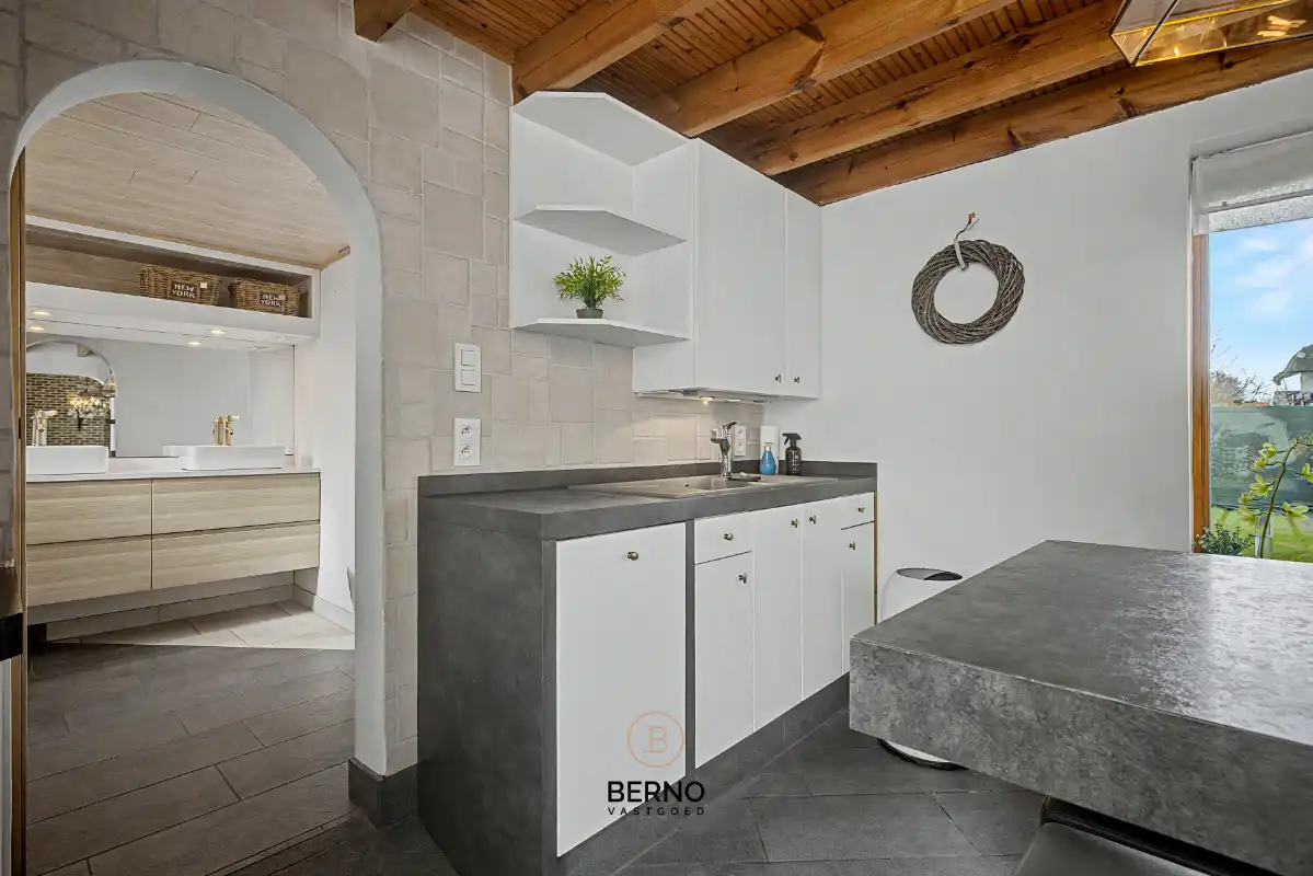 Instapklare charmante woning met zonnige binnentuin en garage. foto 9