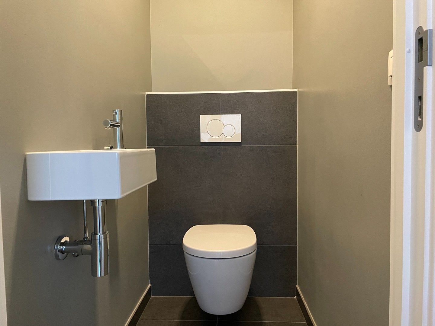 Recent en verzorgde hoekwoning met 2 parkeerplaatsen en garage foto 10