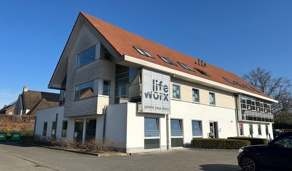 Instapklare burelen te huur in Sint Martens Latem foto {{pictureIndex}}