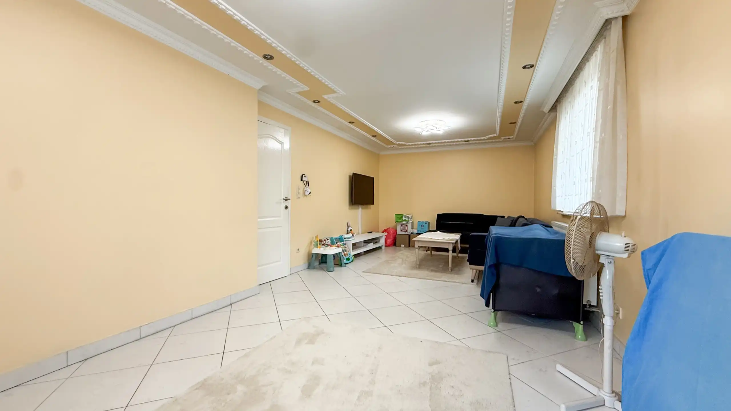 Halfopen woning met tuin, garage en 3 slaapkamers foto 2