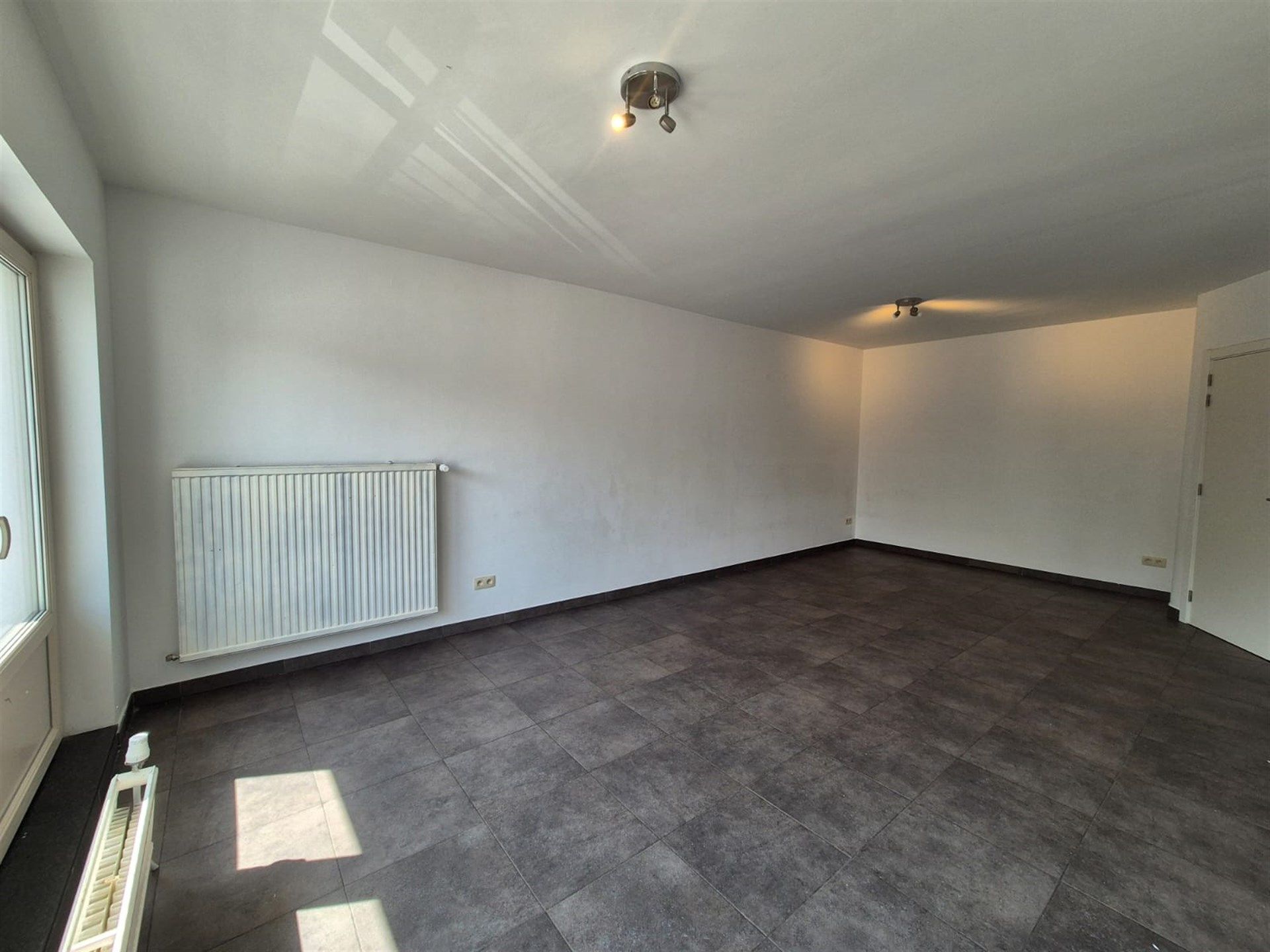 Instapklaar gerenoveerd appartement op gunstige locatie. foto 2