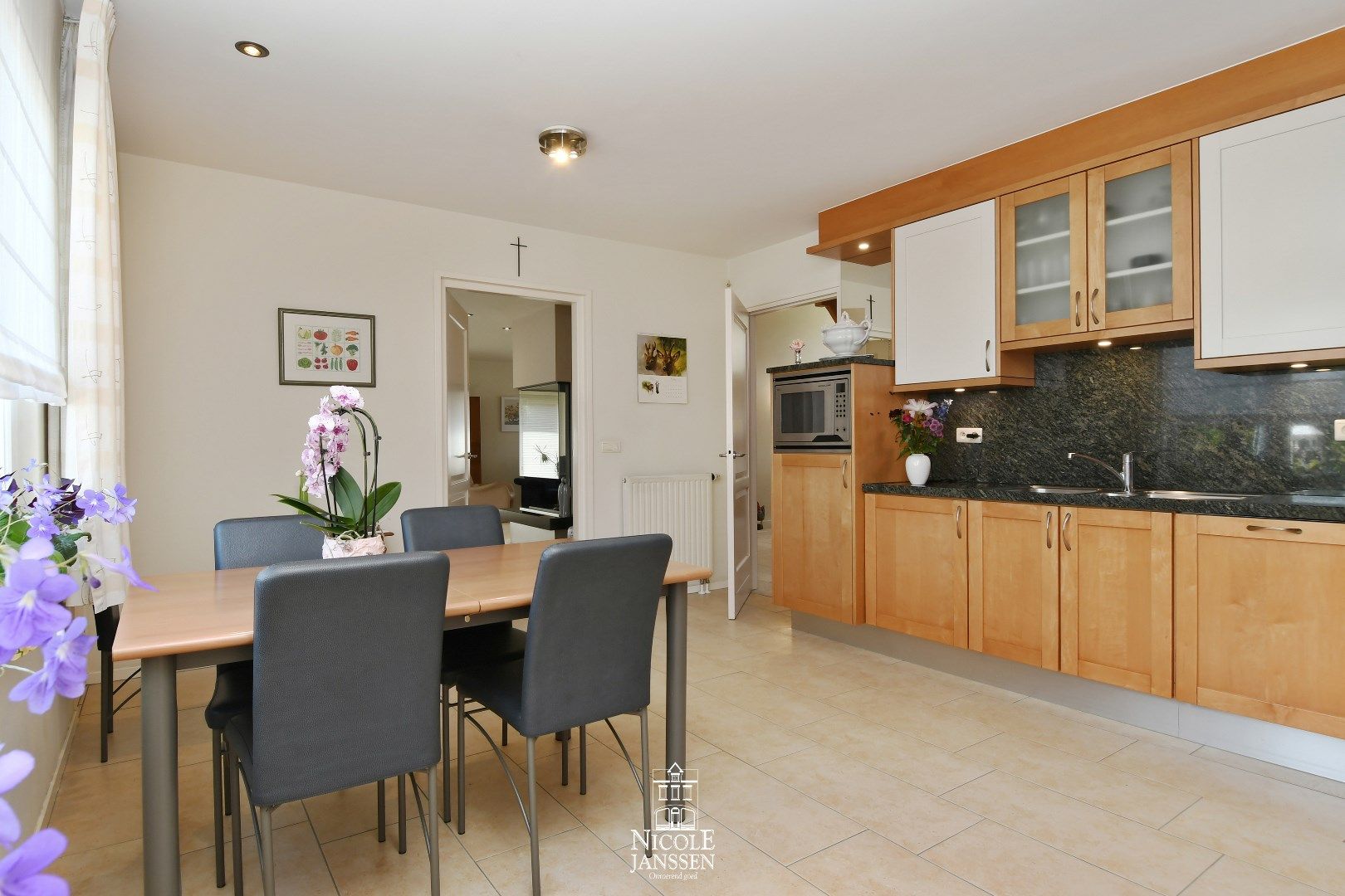 Stijlvolle villa met 4 slaapkamers, 2 badkamers en een prachtige tuin foto 13