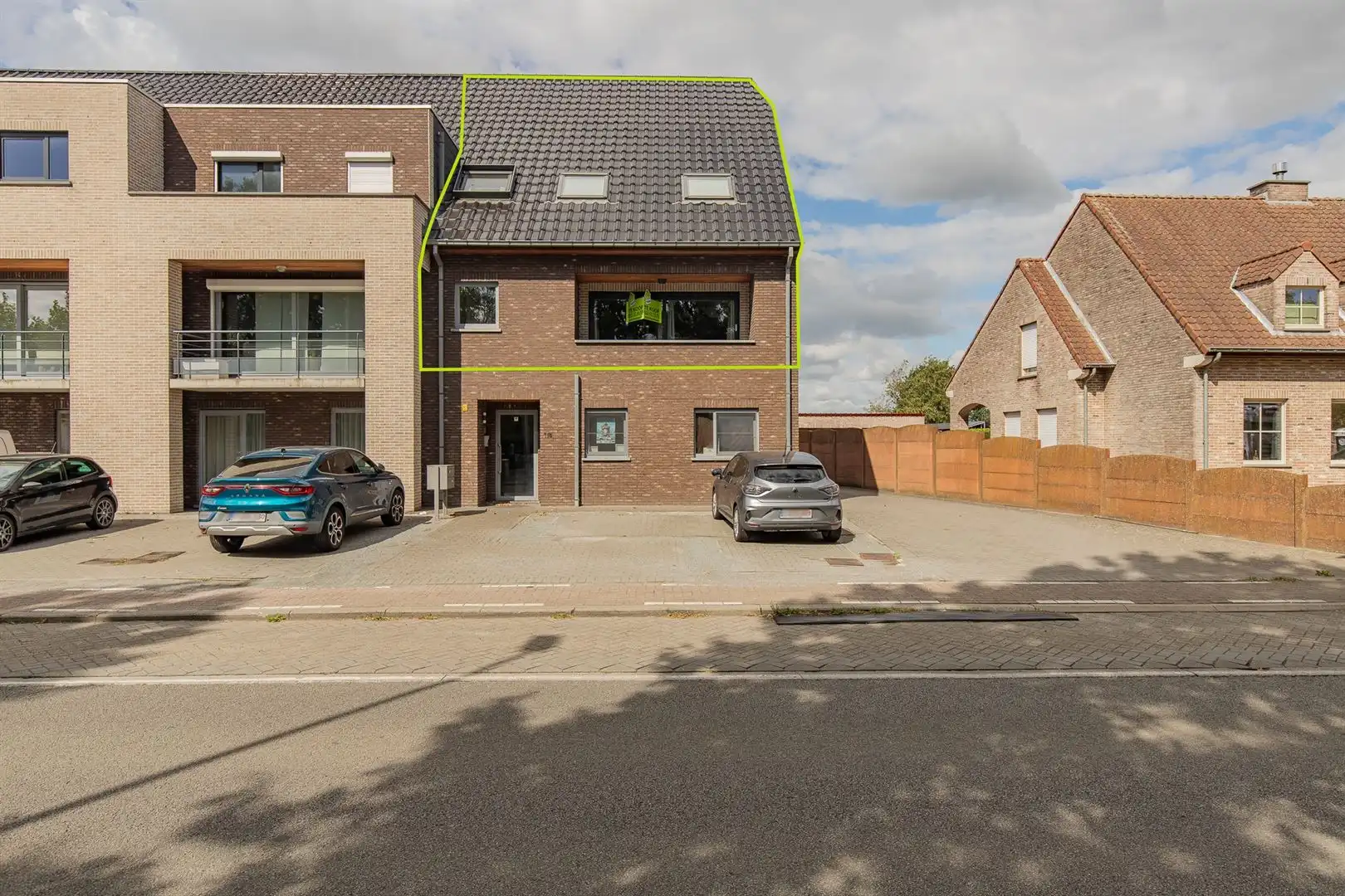 Duplex/triplex foto {{pictureIndex}}