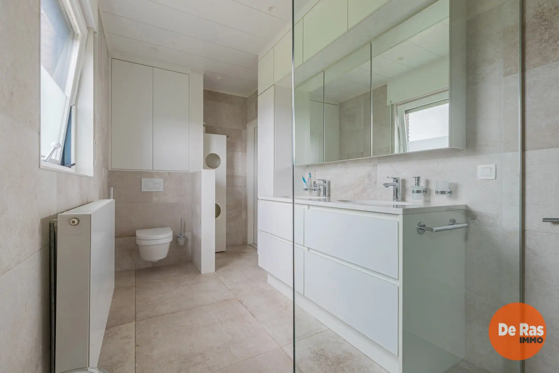 HERZELE  - Totaal gerenoveerde bungalow in rustige wijk foto 12