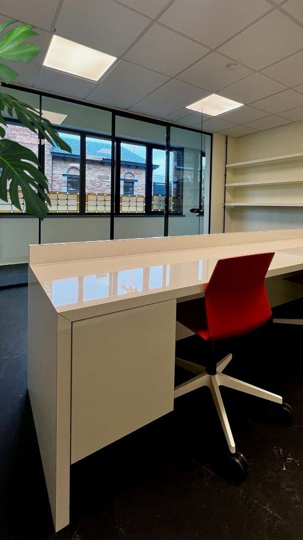 Volledig gerenoveerde kantoren in kleinschalig business center in Gent foto 8