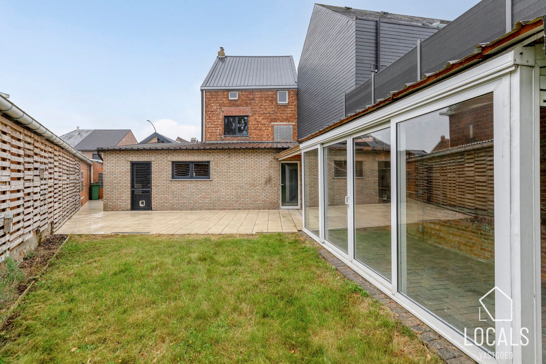 Gerenoveerde woning met mogelijkheid tot 4 slaapkamers foto 2