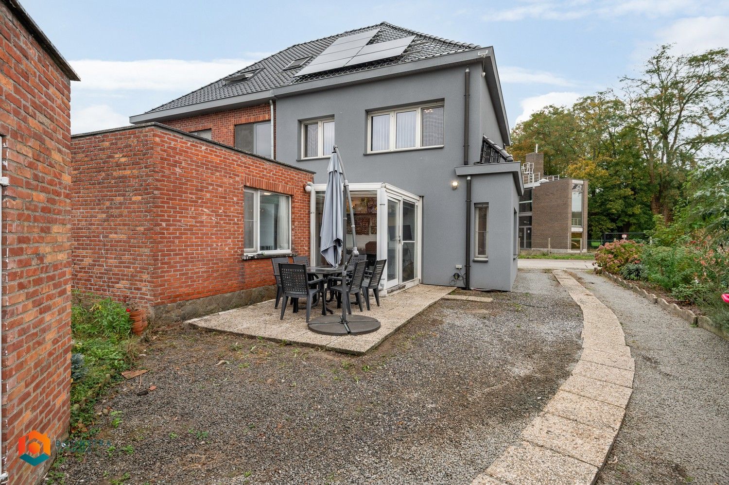 Instapklare woning met 3 slpkrs, garages en tuin te Weerde foto 7