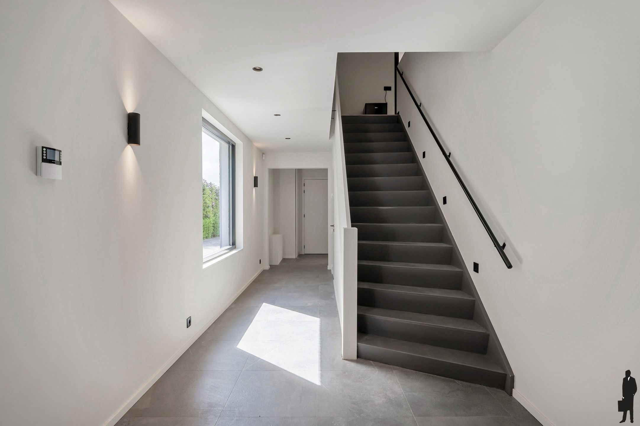 Gerenoveerde villa op 1.900 m² nabij de Nederlandse grens foto 2