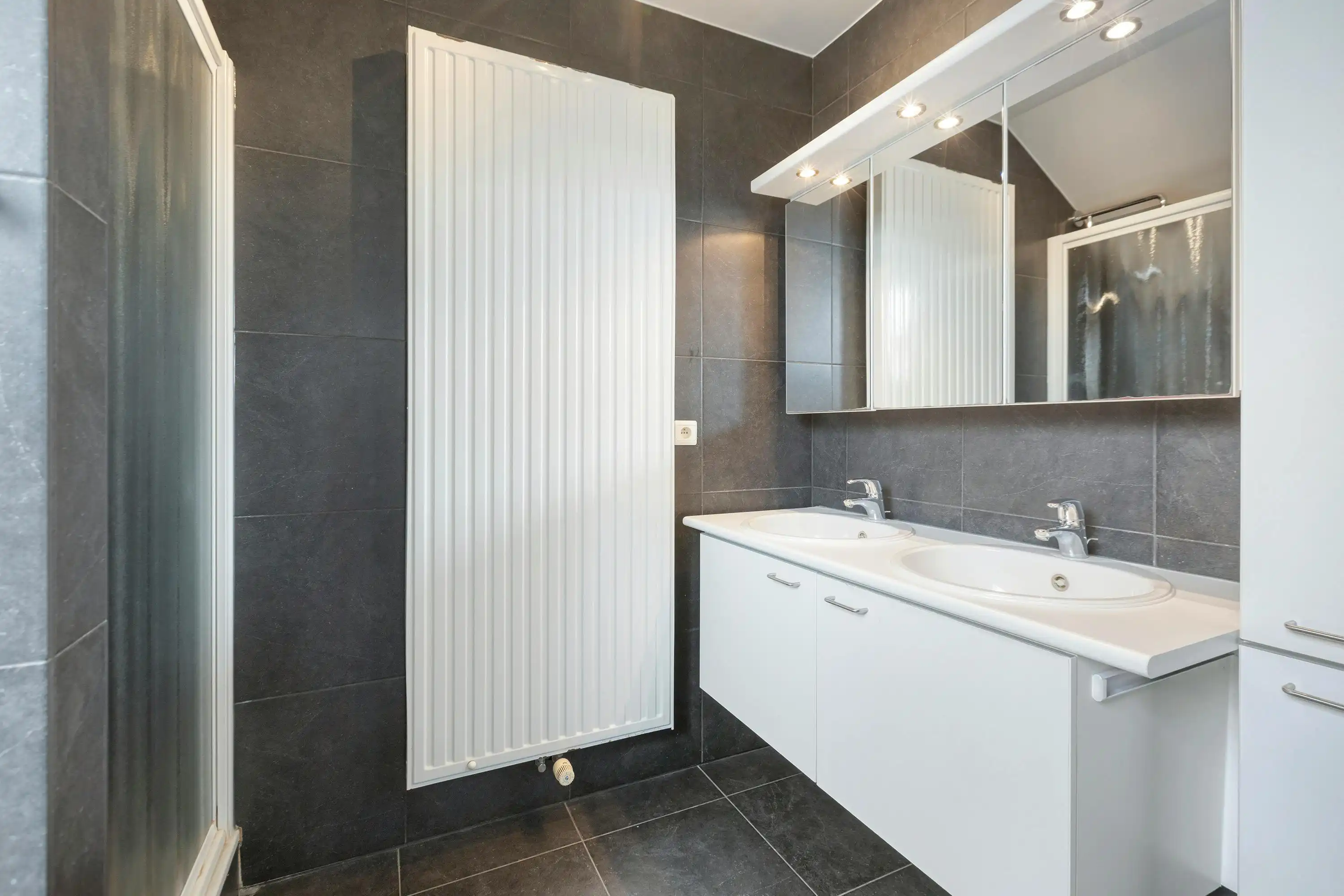 Centraal gelegen appartement met ruim terras en garagebox te Kuringen foto 16