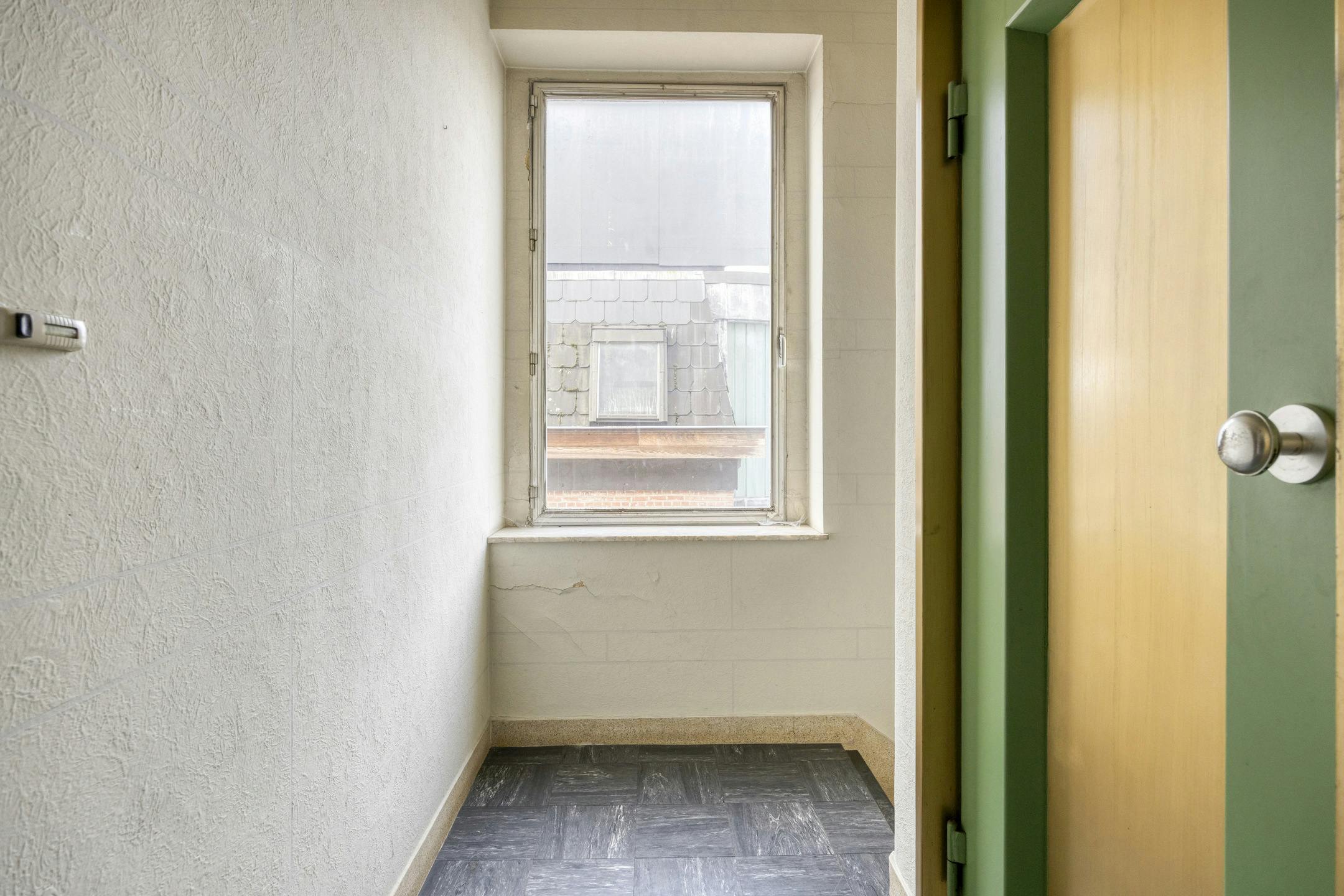 Te renoveren opbrengsteigendom met 3 appartementen en handelspand in Antwerpen foto 13