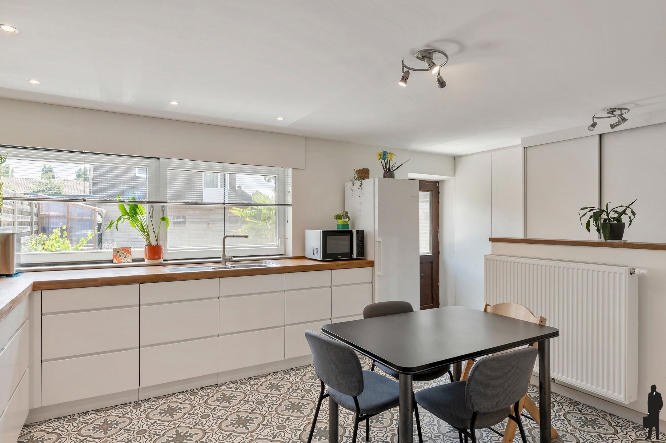 Instapklare gezinswoning met garage in een rustige straat ! foto 10