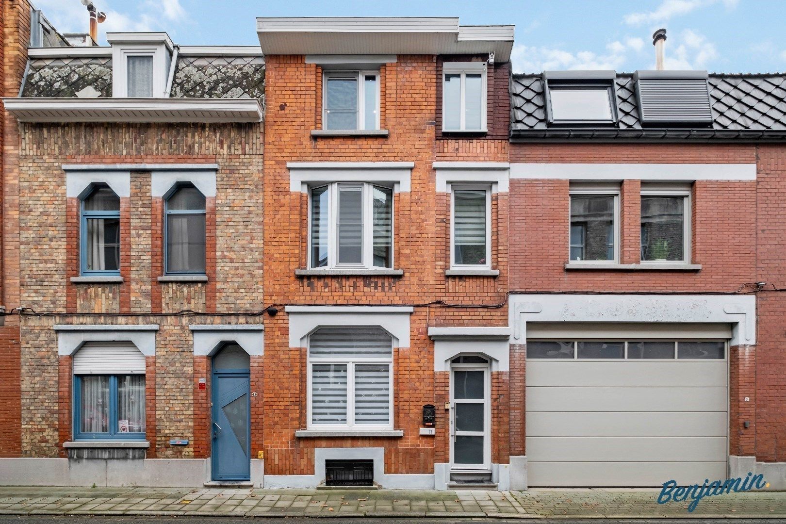 Gerenoveerde, energiezuinige woning met 4 slaapkamers, 2 badkamers en stadstuin in Menen foto {{pictureIndex}}