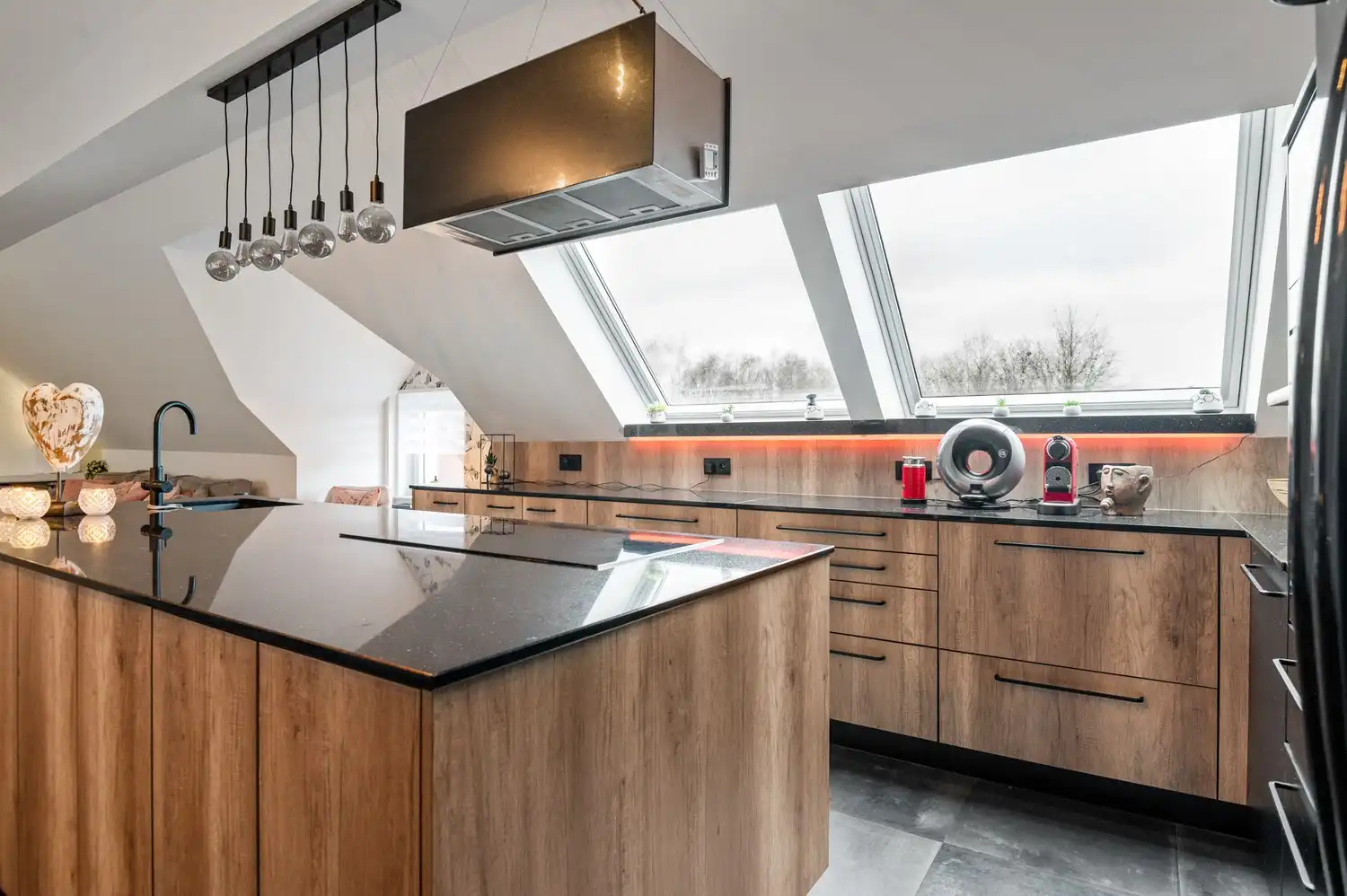 Instapklare tweewoonst met 4 slaapkamers in Wommelgem foto 11