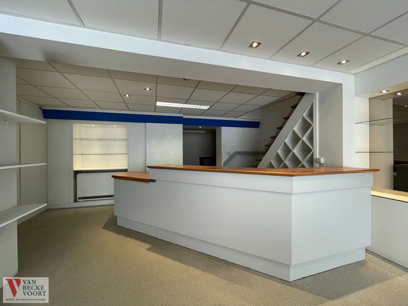 Handelsruimte 90m² + 76m² op het 1V + kelder foto 7