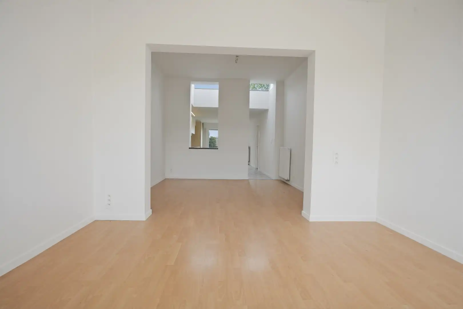 Recent gerenoveerde woning (2026), centraal gelegen aan het marktplein van Merkem! foto 4
