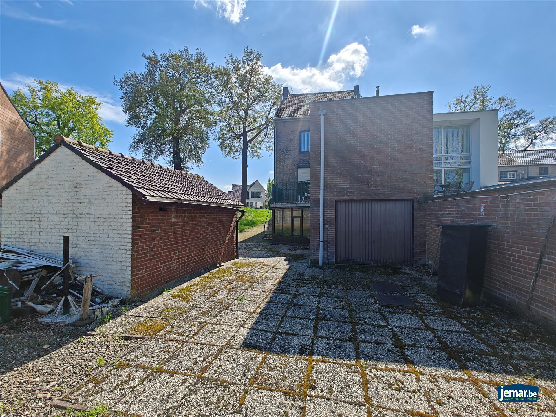 Ruime te renoveren woning met tuin, garages en eindeloos potentieel in Maasmechelen. foto 23