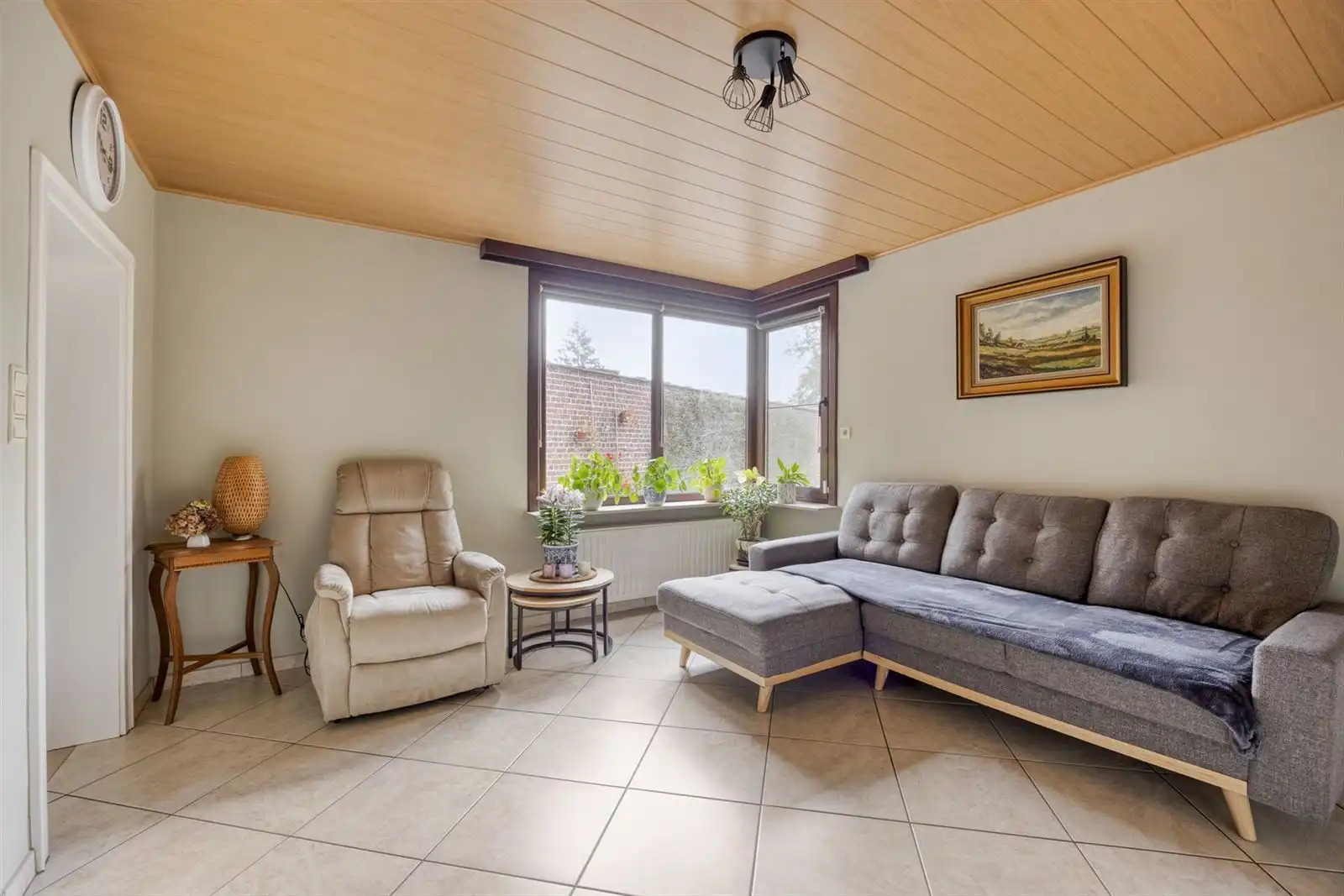 Woning met ruime loods te koop foto 9