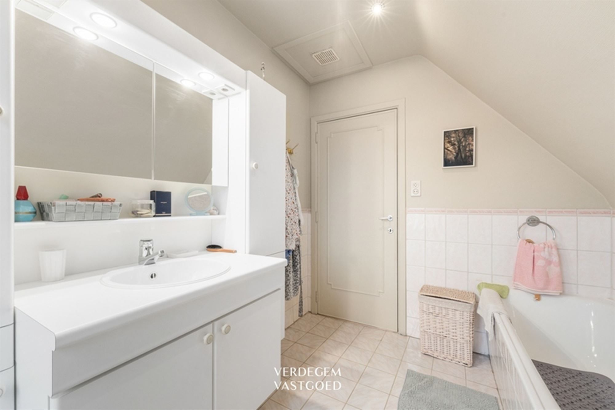 Karaktervolle woning met 3 slaapkamers, inpandige garage en tuin foto 15