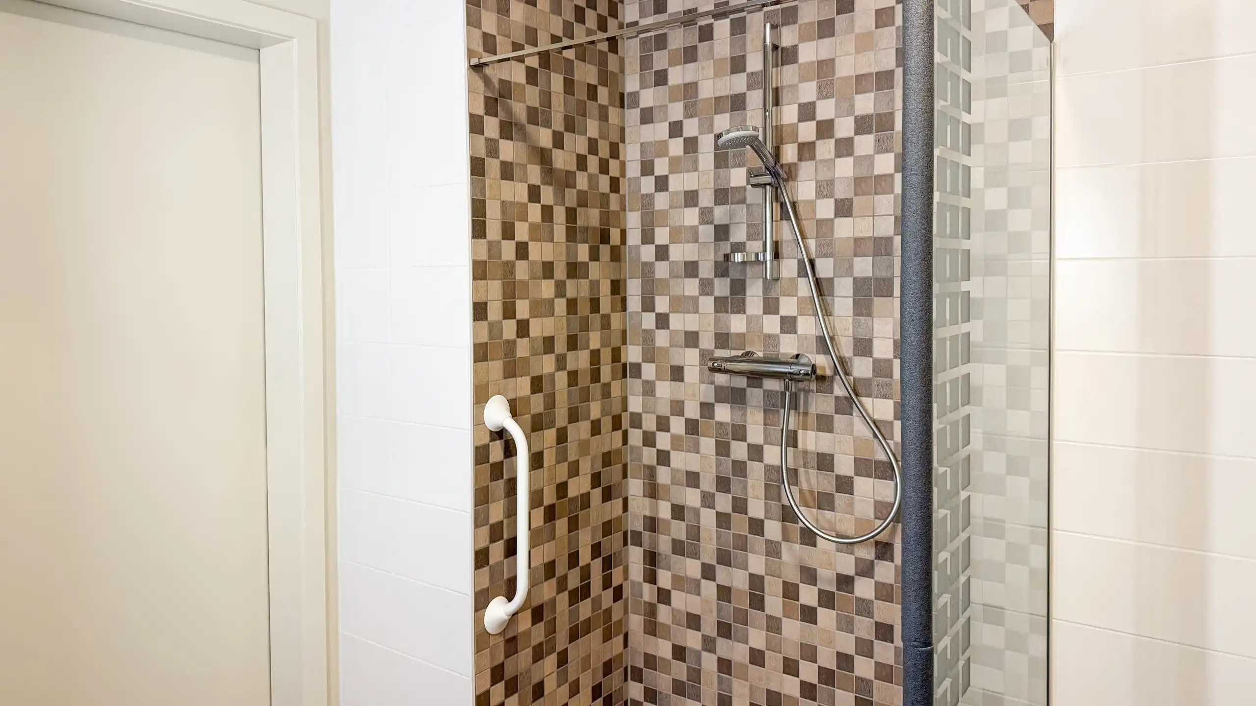 Stijlvol serviceflat met comfort, rust en zekerheid! foto 25