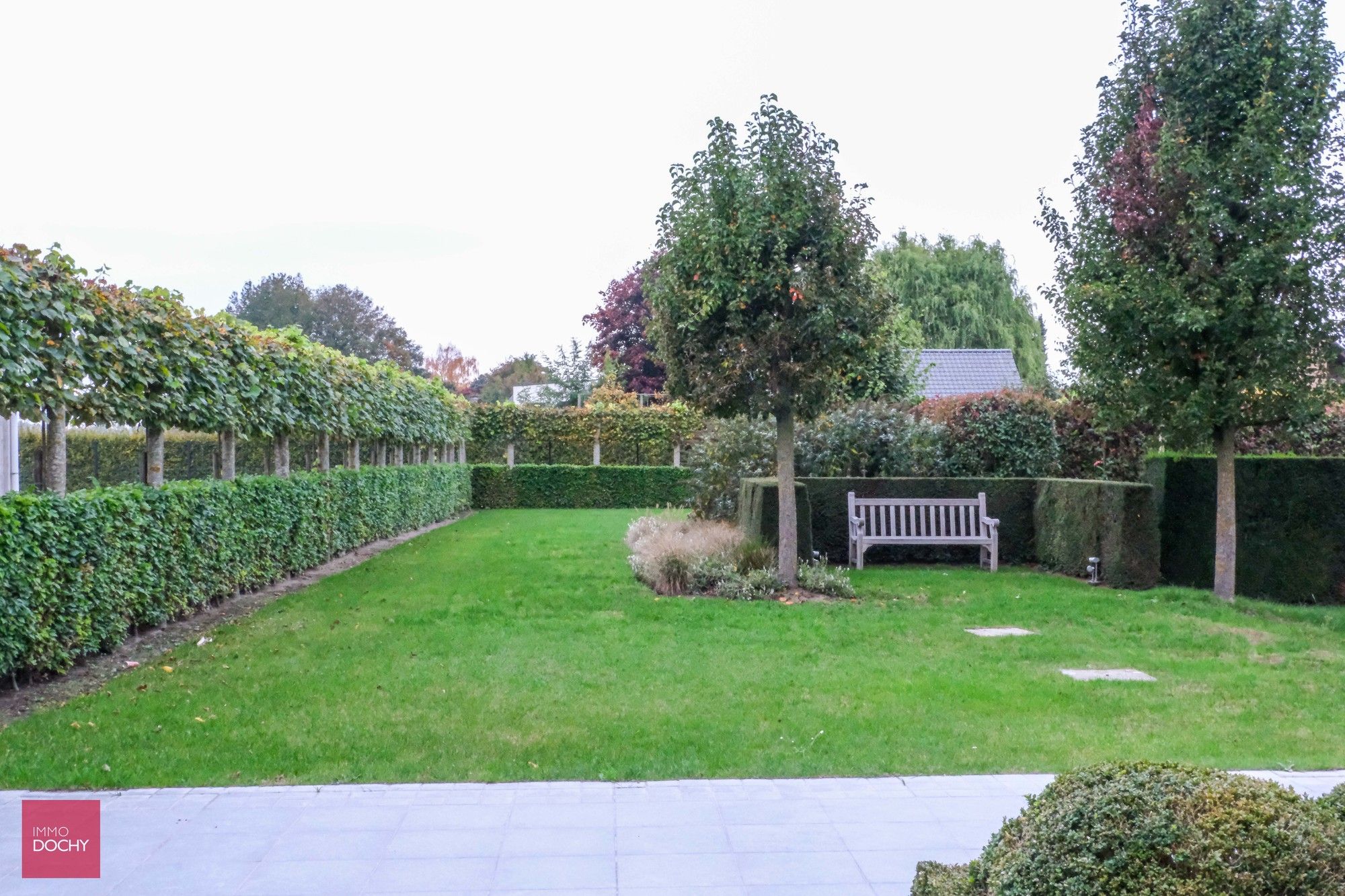 Kwalitatief afgewerkte villa met ruime garage en tuin foto 9